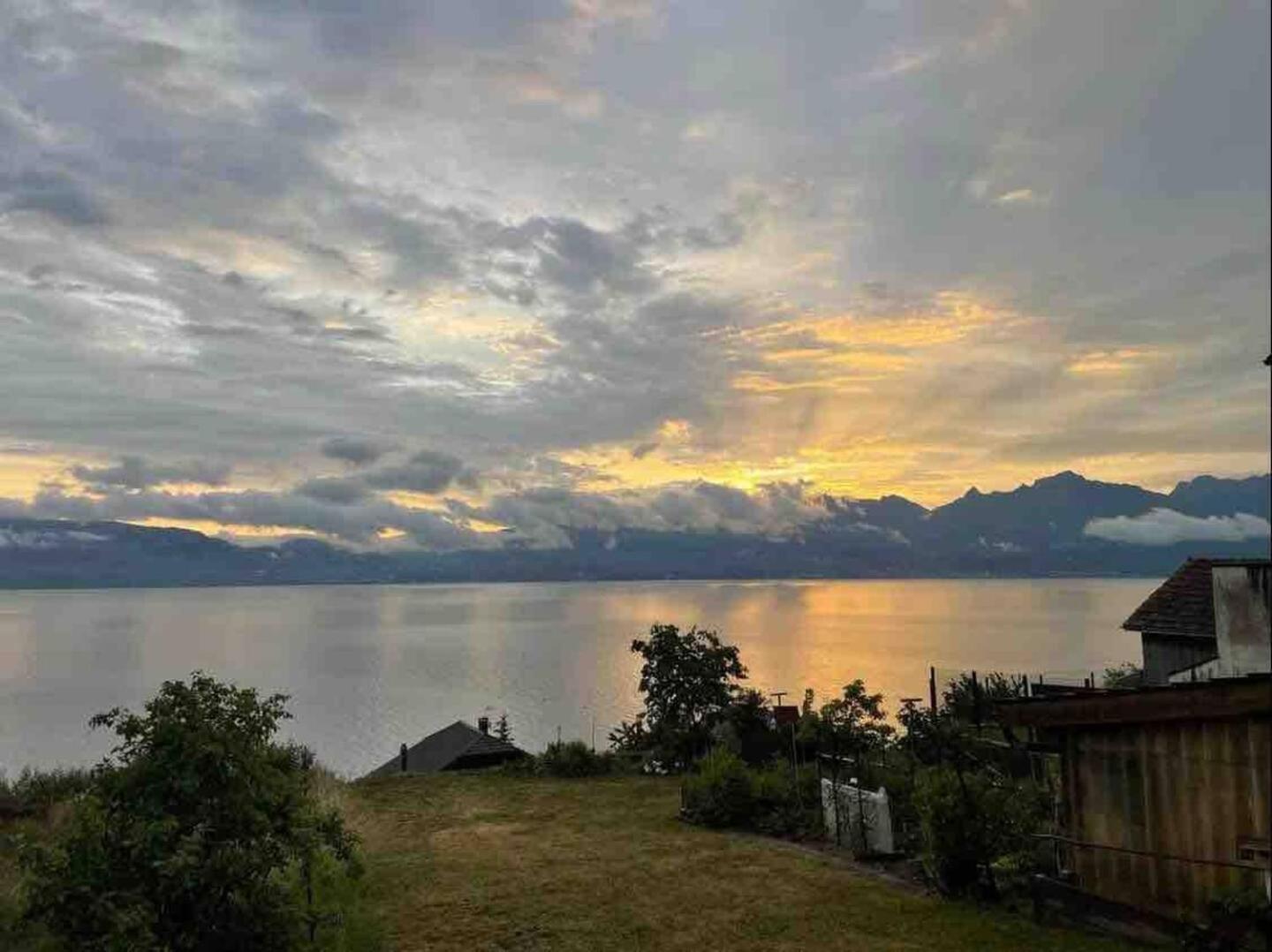 Chez Malou & Hugo Vue Lac Proche Suisse & Stations ! Saint-Gingolph Dış mekan fotoğraf